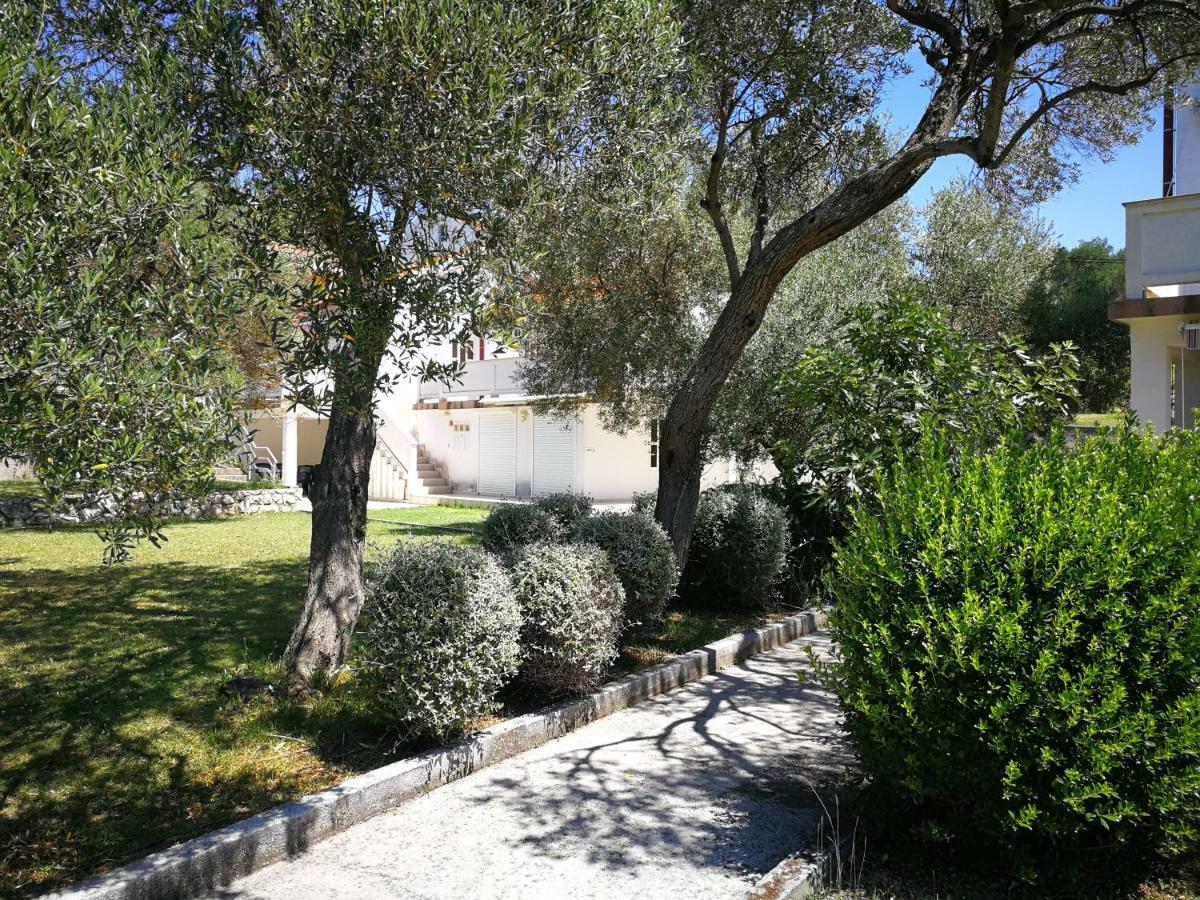 Family Friendly Apartments Island Rab Kampor Dış mekan fotoğraf