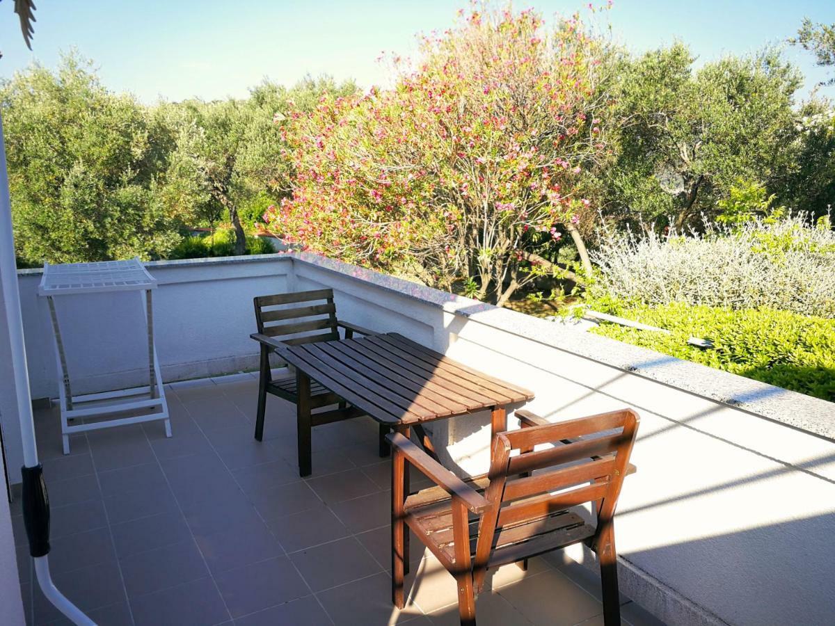 Family Friendly Apartments Island Rab Kampor Dış mekan fotoğraf